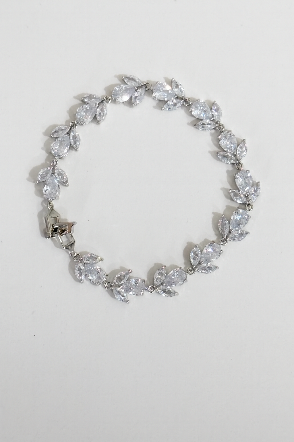 The Silver Crystal Leaf Bracelet ‘Eterna’